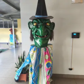 Mascarada de cara de bruja