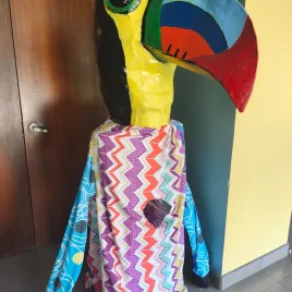 Mascarada de cara de tucán